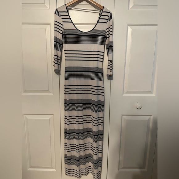 Jealous Tomato Dresses & Skirts - Jealous Tomato 3/4 length sleeve, blue and white horizontal stripe